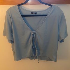BABY BLUE toe front crop top